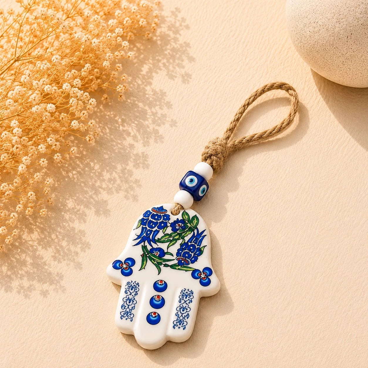 Colgante mano de Fátima verde floral; Colgante mano de Fátima verde floral como pieza decorativa de inspiración turca, con detalles visibles en su diseño