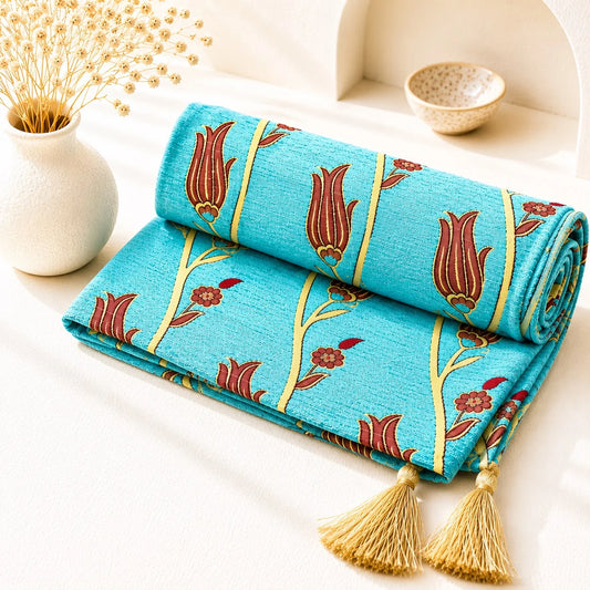 Mantón Tulipa; Mantón Tulipa con motivos textiles visibles y terminación decorativa