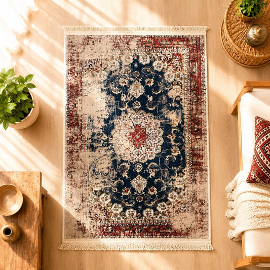 Alfombra de terciopelo floral azul marino; Alfombra de terciopelo floral azul marino con un diseño visible que aporta un acento decorativo al ambiente