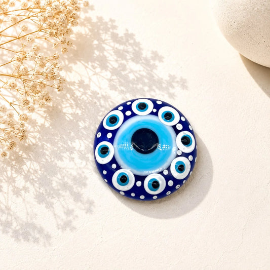 Imán ojo turco círculos turquesa; Imán ojo turco círculos turquesa con ojo turco visible en una combinación de colores definida por su diseño