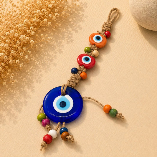 Colgante ojo turco con ojitos de colores; Colgante ojo turco con ojitos de colores como pieza decorativa de inspiración turca, con detalles visibles en su diseño