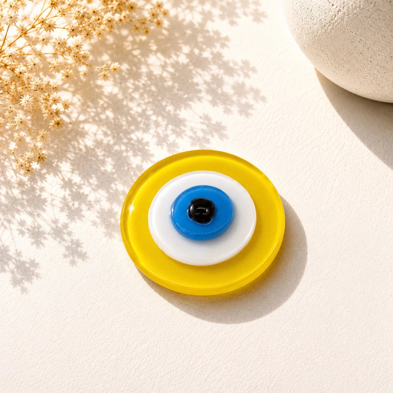 Imán ojo amarillo; Imán ojo amarillo con ojo turco visible en una combinación de colores definida por su diseño