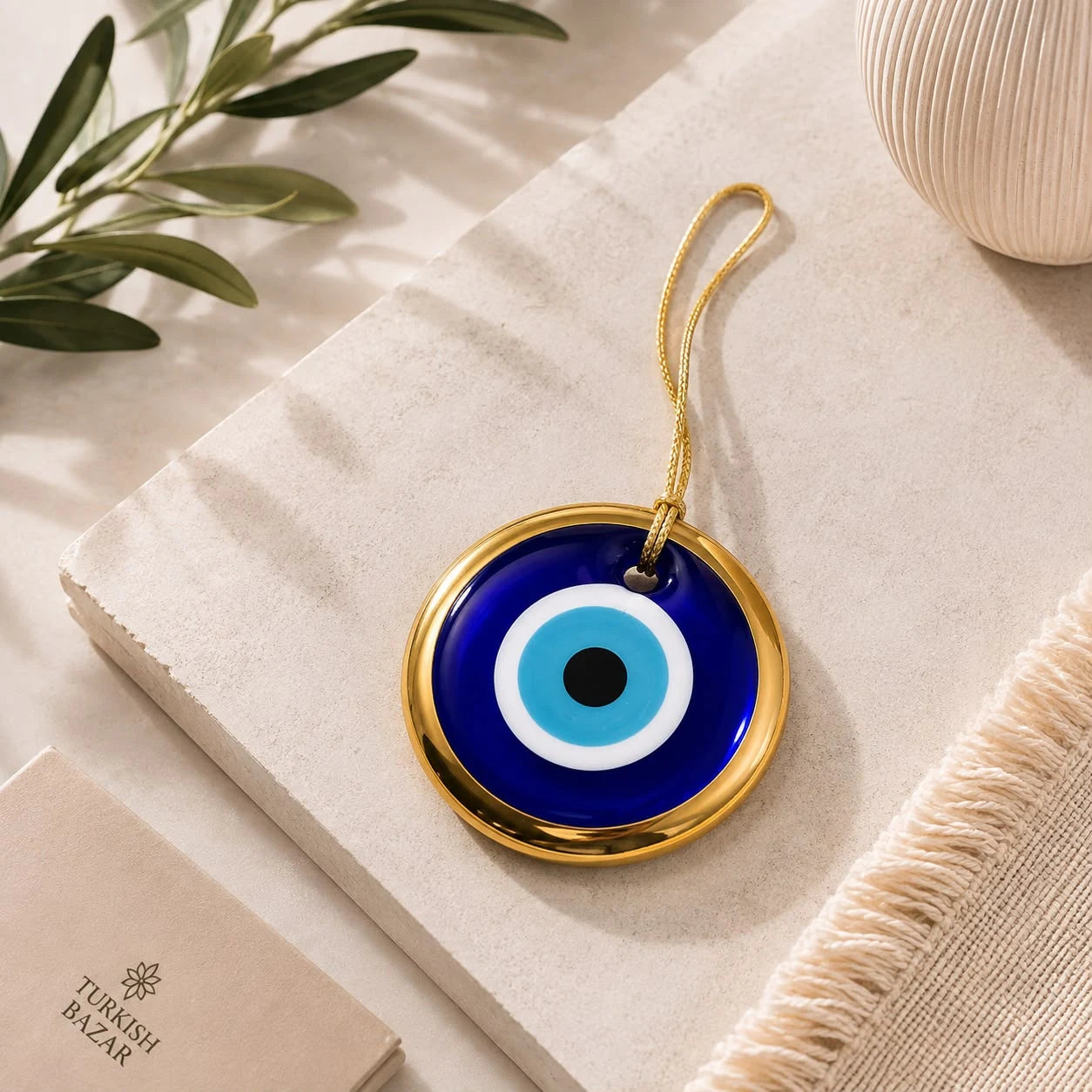 Ojo Turco Dorado; Ojo Turco Dorado como pieza decorativa de inspiración turca, con detalles visibles en su diseño