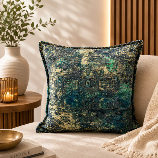 Almohadón de chenille con tapiz envejecido en verde esmeralda, azul petróleo y beige dorado