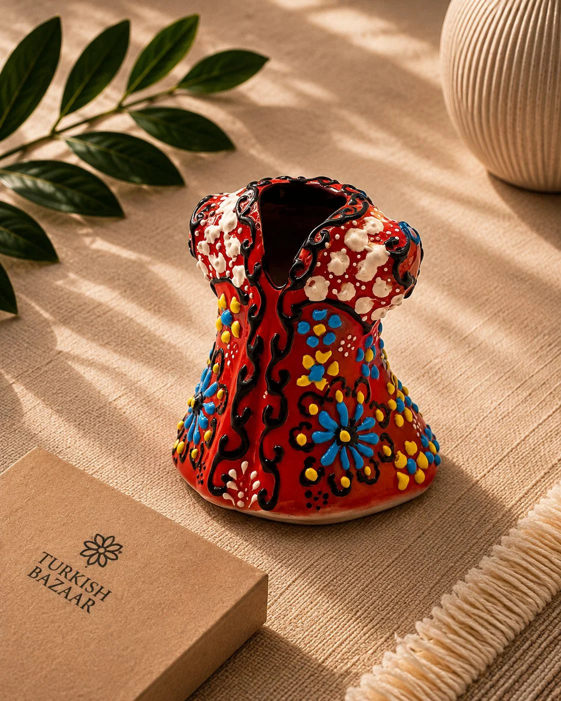 Kaftán decorativo de cerámica pintado a mano color rojo