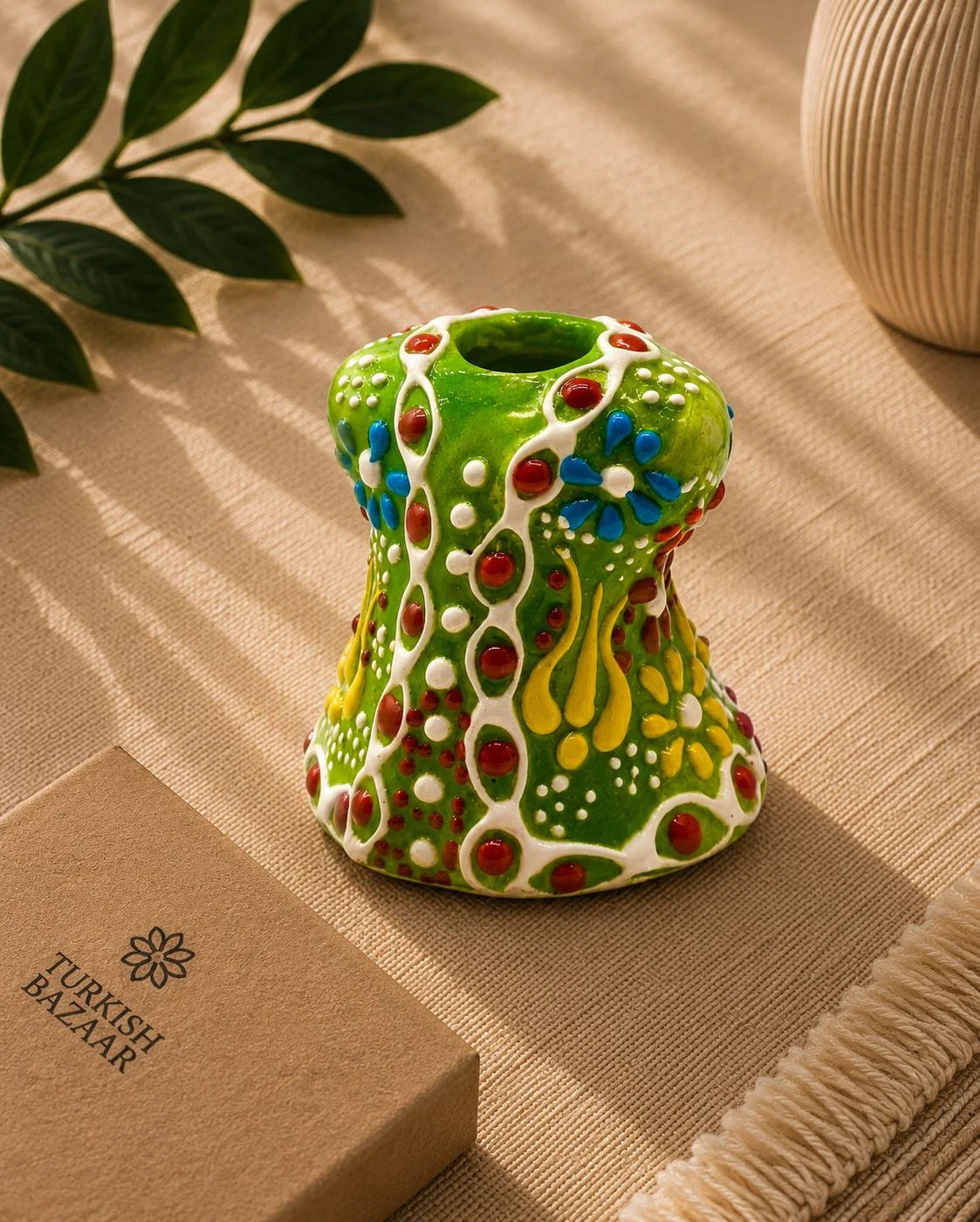 Kaftán decorativo de cerámica pintado a mano color verde