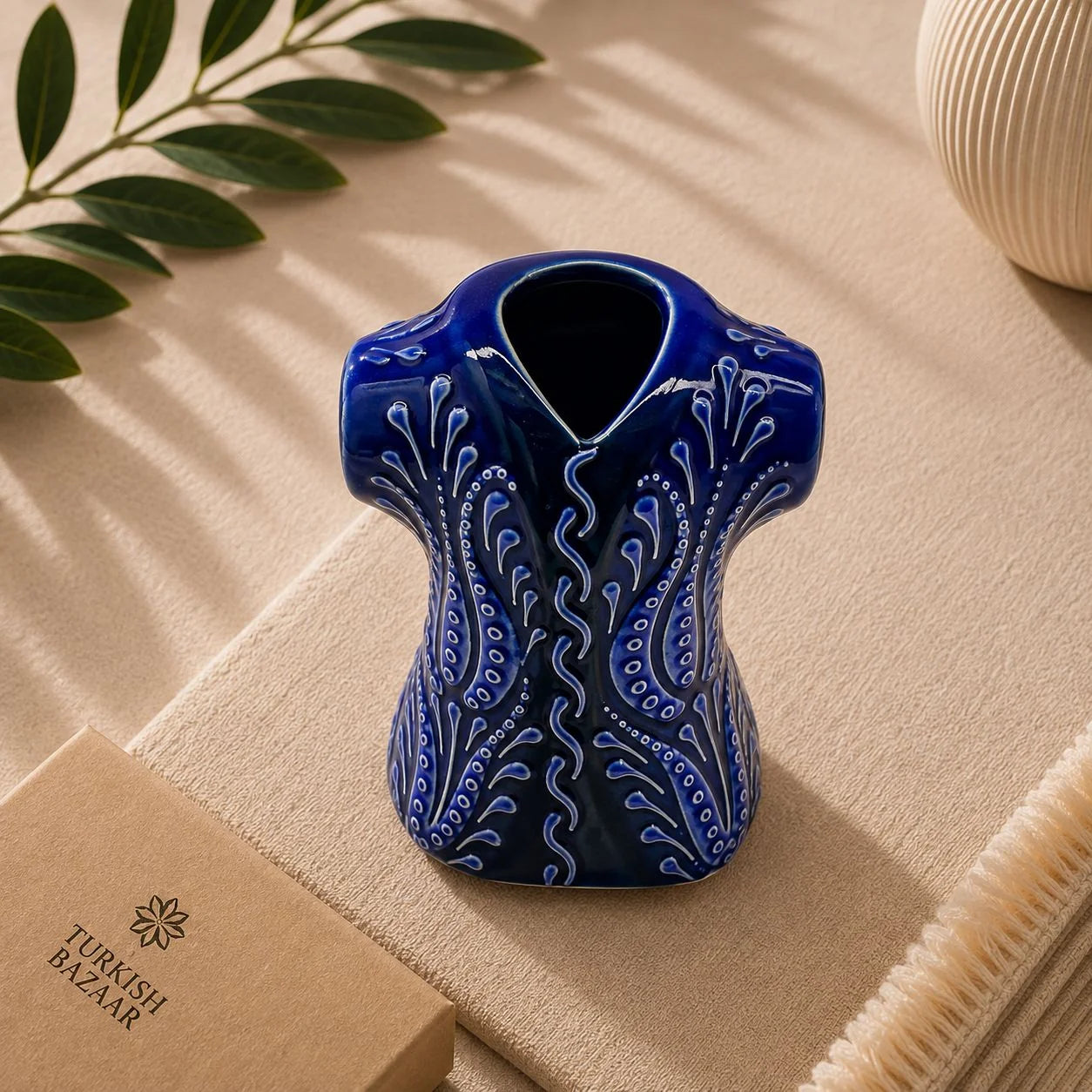 Kaftán decorativo de cerámica azul, tamaño mediano