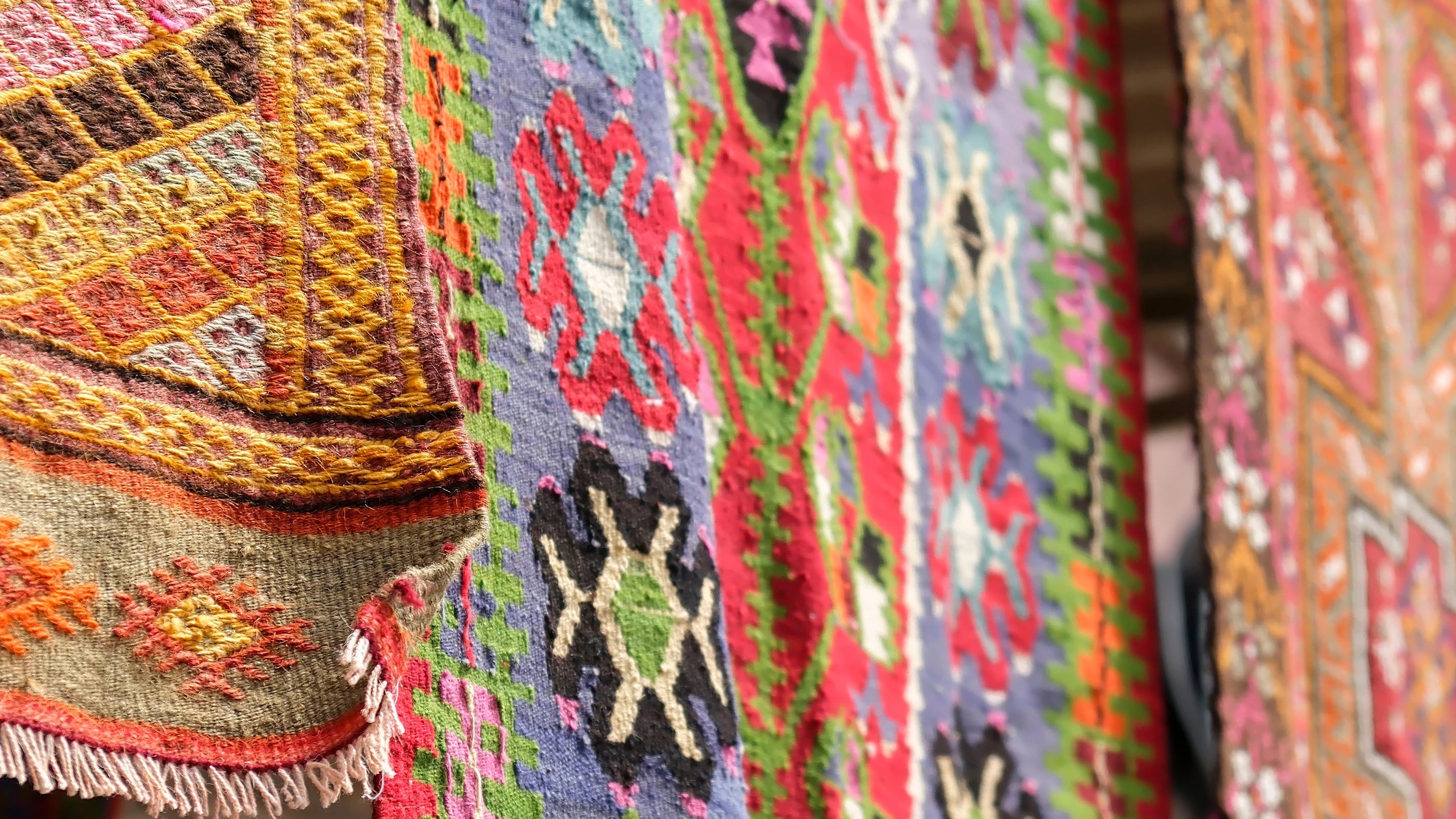 Detalle de tejido kilim colorido