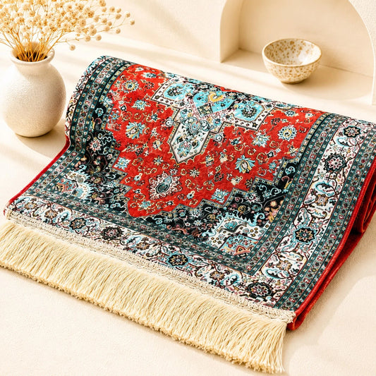 Carpeta de terciopelo medallón esmeralda; Carpeta de terciopelo medallón esmeralda con motivos textiles visibles y terminación decorativa