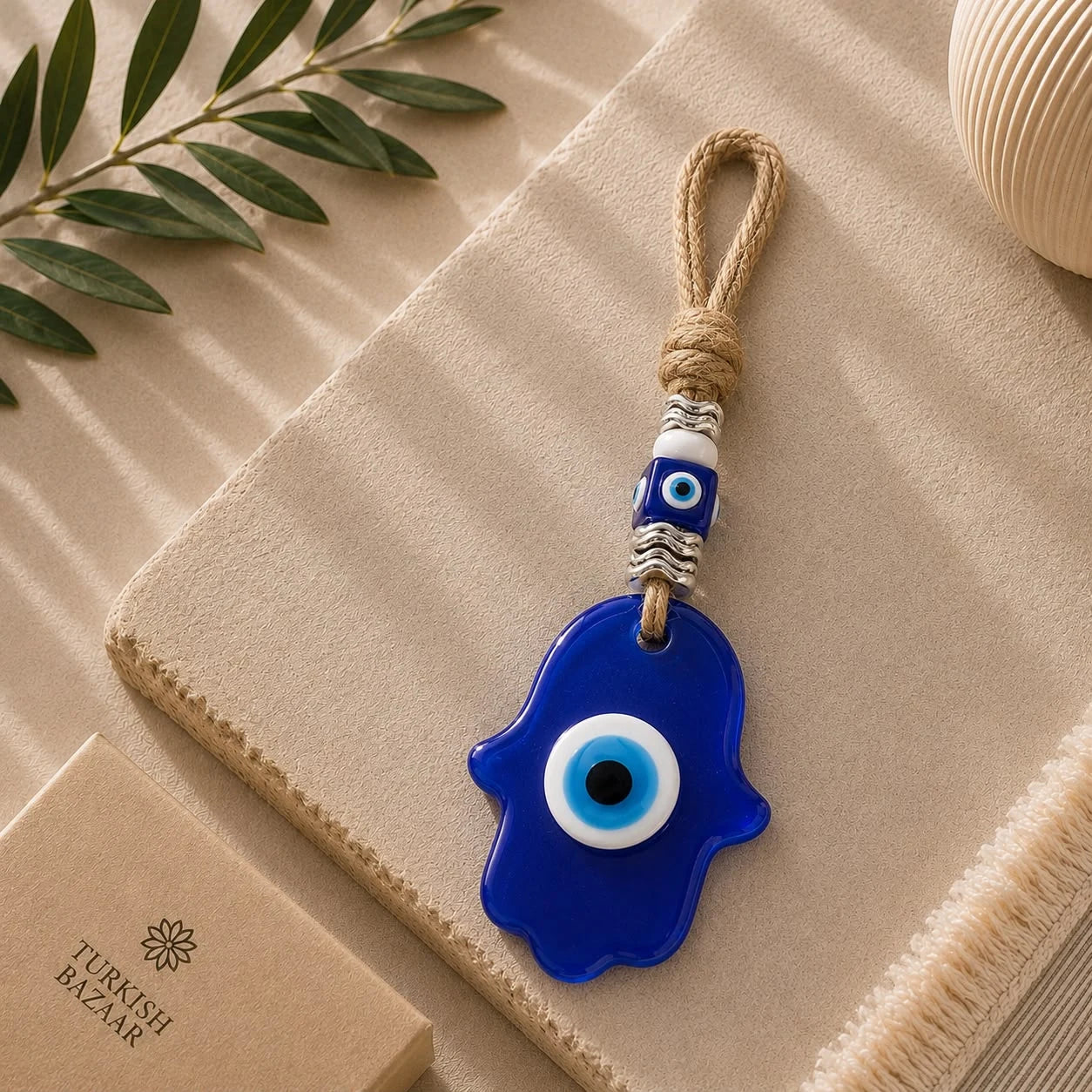 Mano de Fátima Simple; Mano de Fátima Simple como pieza decorativa de inspiración turca, con detalles visibles en su diseño