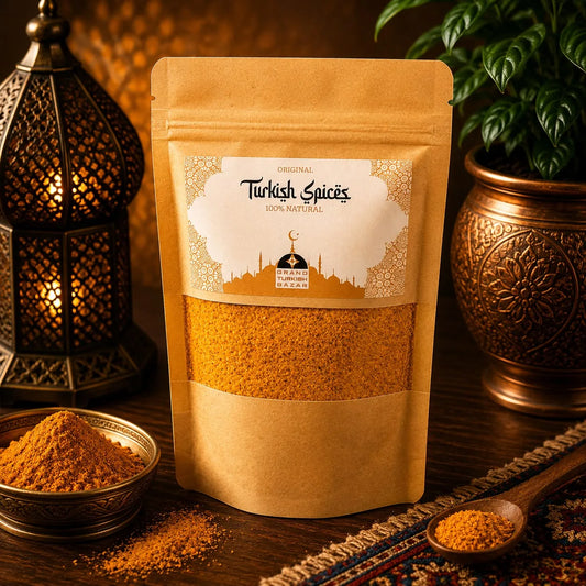 Especia turca Turkish Curry en bolsa kraft con ventana, con un cuenco de la mezcla junto a un candil turco