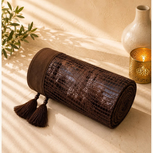 Mantón Línea África chocolate; Mantón Línea África chocolate con motivos textiles visibles y terminación decorativa