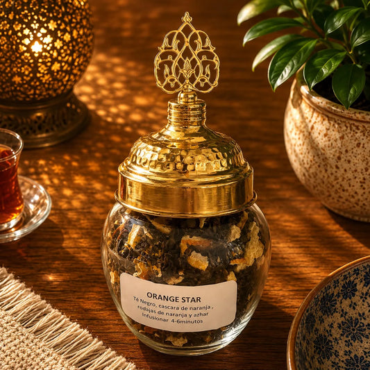 Blend de té turco Orange a granel en frasco de vidrio, hojas e ingredientes visibles