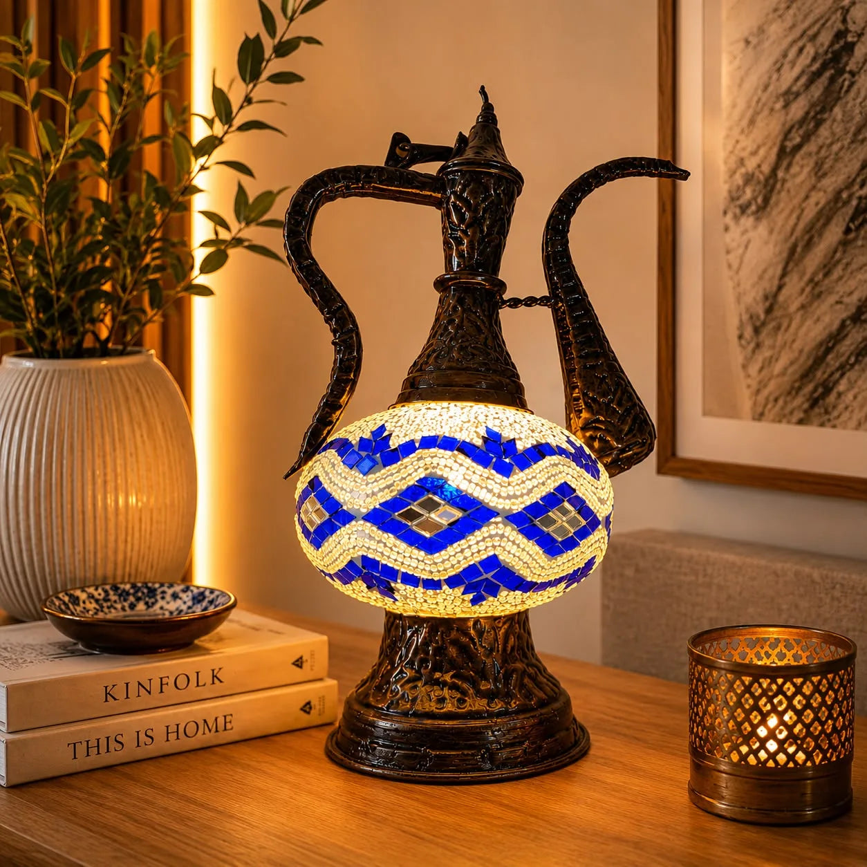 Lámpara vitraux de mesa modelo Aladin en tonos azul cobalto con ondas geométricas espejadas