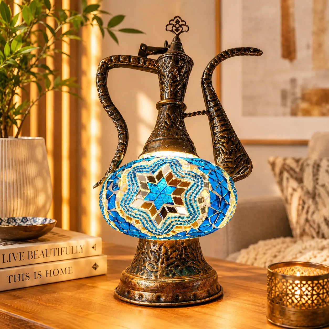 Lámpara vitraux de mesa modelo Aladin con estrella turquesa sobre mosaico espejado