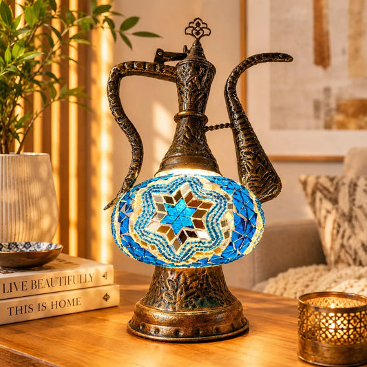 Lámpara vitraux de mesa modelo Aladin con estrella turquesa sobre mosaico espejado