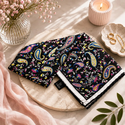 Pañuelo de seda turco con estampado paisley floral multicolor sobre fondo negro